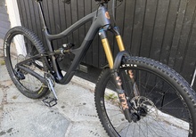 Ibis Ripmo V2S Large – custom-byggd enduro/trail, toppskick