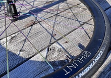 HUNT 30 Carbon Aero Disc Ti-Nitride Oil-Slick Spokes Limited Edition hjul.