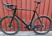 Votec VRC XXL (2024) – Dura-Ace Di2, Zipp 303S samt extra hjulset