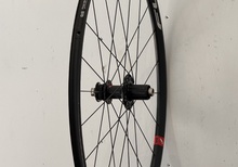 Nyservat & rakt! Fulcrum Racing 700 hd 622x19c HG 12mm thru axle Centerlock 