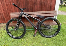 Dirtjump 26” med bra spec. 