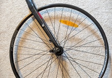 kolfibergaffel 1 1/8 . ,Framhjul bontrager  28",  med White styrstam.thruaxel