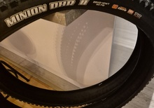 Maxxis Minion DHF 2.5" + DHR II 2.4" (29") – Rullat 2km, avplockade från ny cykel