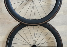 Kolfiberhjul Shimano C46 med GP5000-däck