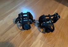 Ett par Mks Sylvan Touring pedaler med svarta BlB straps