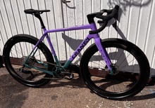 Lätt customgravel med SRAM Rival XPLR AXS, Force vev.