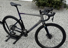 Cannodale Supersix Evo - SRAM Force eTap grupp, Roval Terra CL hjul