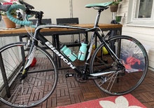 Bianchi Impulso landsvägscykel med utrustning 