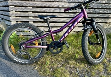 Barncykel Scott Contessa 20