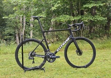 Allebike Industrie Ultrega Di2 med Roval kolfiberhjul och effektmätare