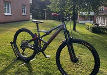 Orbea Occam H10 2022 L – ca 100 h, XT/Fox, uppgraderad + stort reservdelspaket