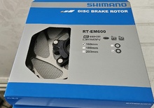 Bromsskivor: Shimano RT-EM600 160 mm (Nya / Felköp)