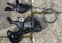 Shimano CUE bakväxel med reglage och Tektro bromsar