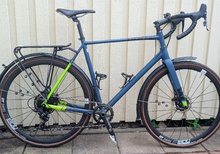 White GX LTD, Apex 1, grus/pendlarcykel.