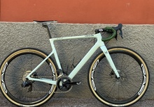 Cannondale supersix evo med eTap och kolfiberhjul