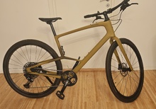 NYSKICK Specialized Sirrus X 5.0 Kolfiber Hybridcykel. Nypris 26990kr