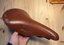 Brooks B17