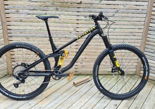 Privateer 141 Öhlins Edition – Large – aggressiv trailhoj som även fixar enduro