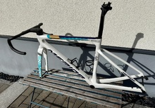 ett mycket fint **Merida Scultura Team CF5 2025 ramset i storlek S med **Vision kolfibercockp