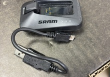 SRAM AXS Laddare