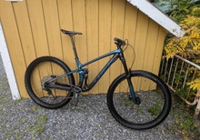 Trek Fuel EX 5 Gen 5 – Heldämpad Trail MTB (Storlek M/L)